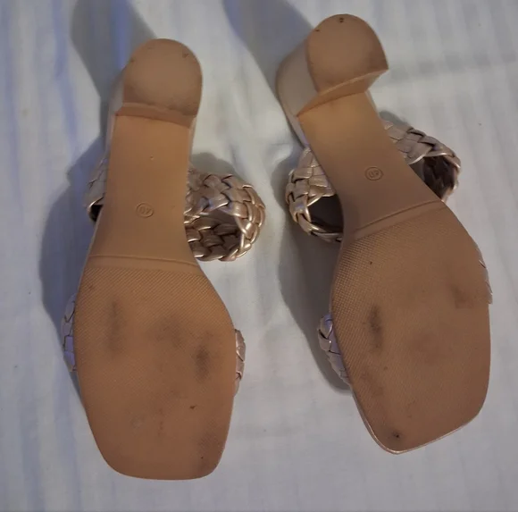 Gold Sandals With Braided Strap - Picture 5 of 9